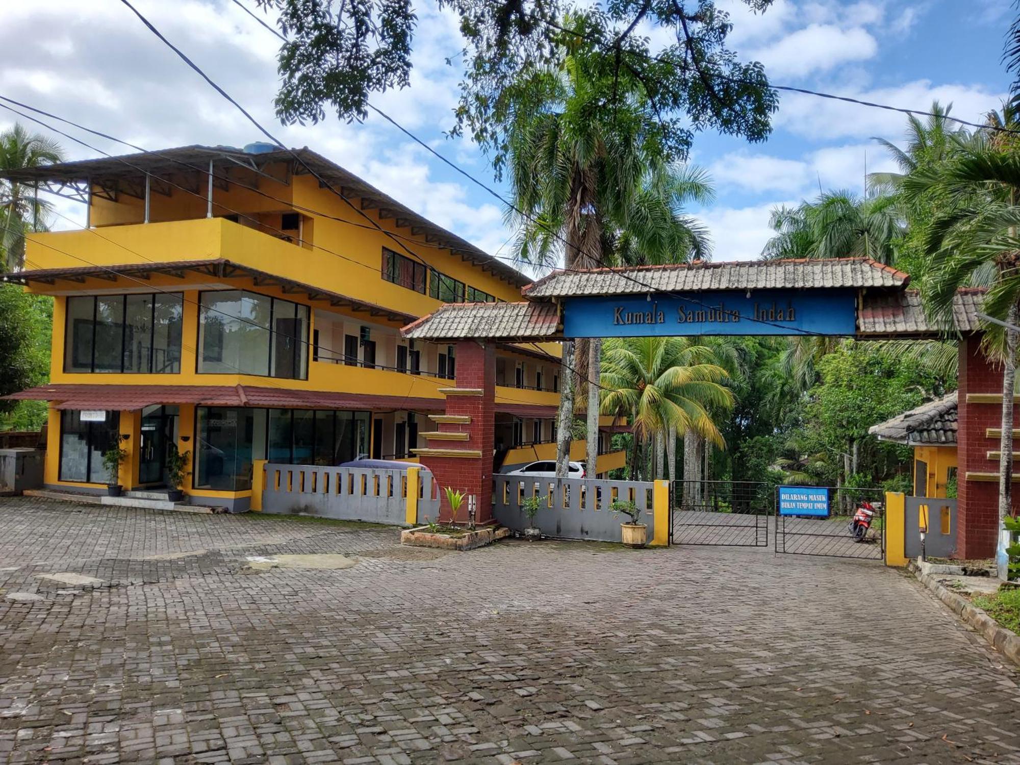 Hotel Kumala Samudra Cikakak Екстер'єр фото