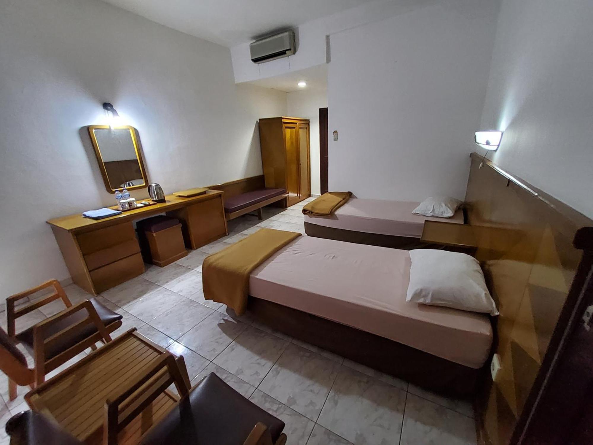 Hotel Kumala Samudra Cikakak Екстер'єр фото