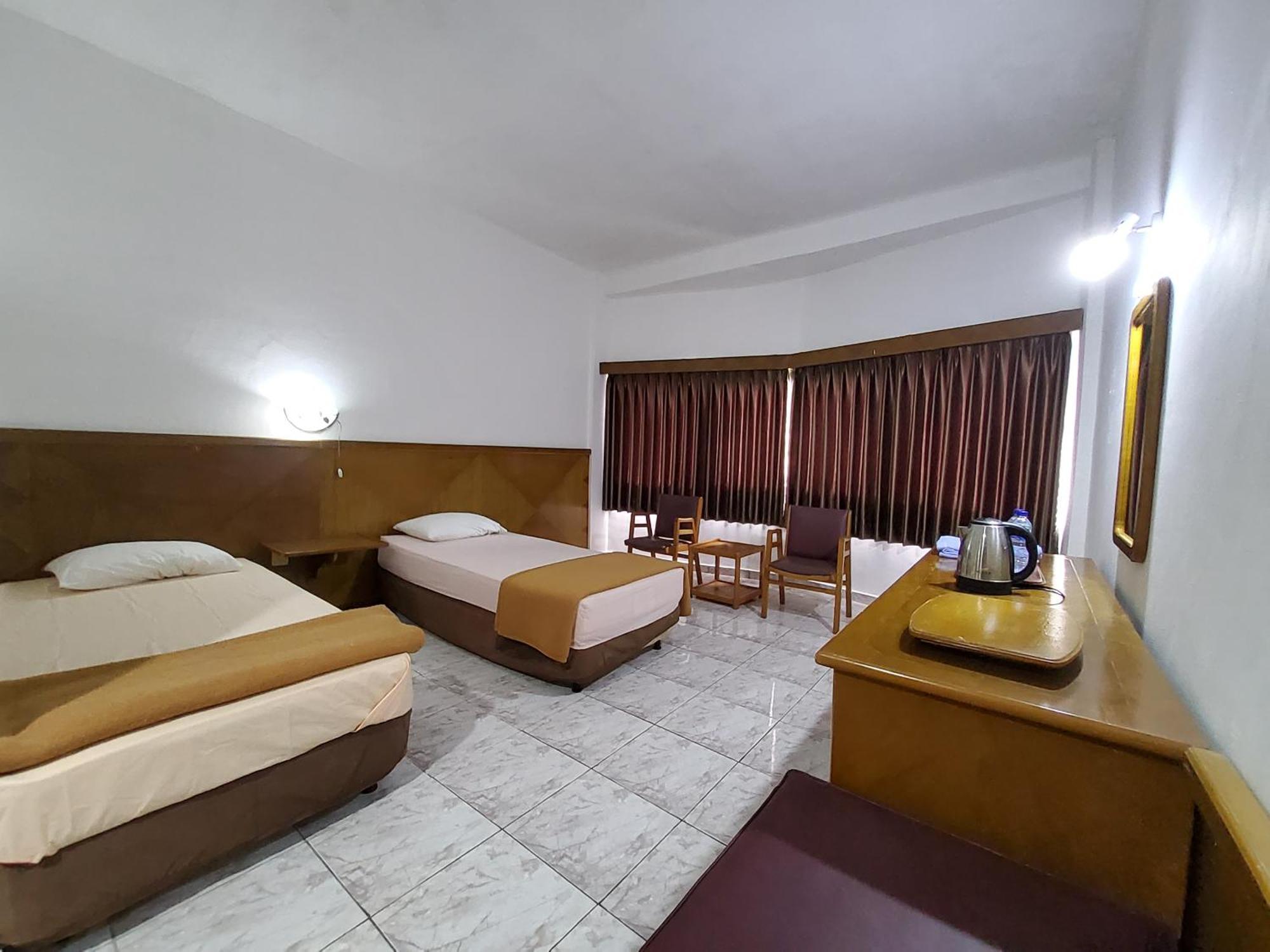 Hotel Kumala Samudra Cikakak Екстер'єр фото